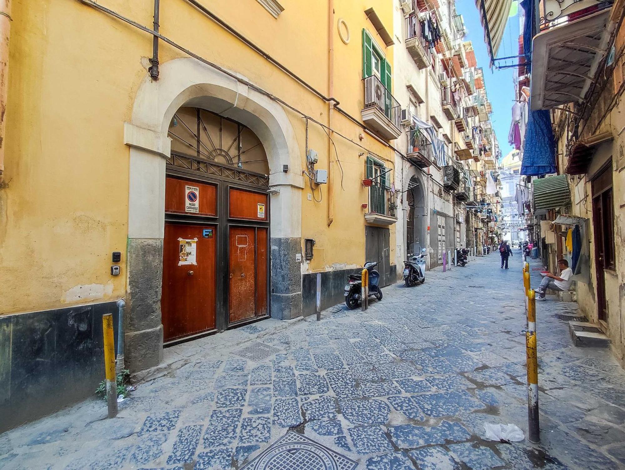 Toto 1 Naples